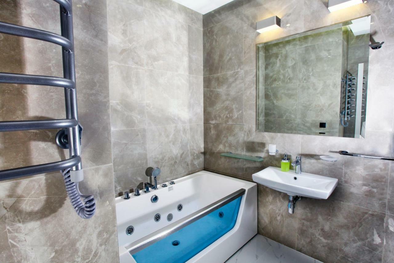 Allurapart Plaza Kiev Luaran gambar