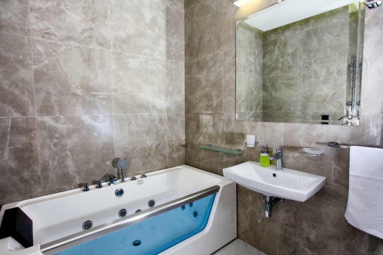 Allurapart Plaza Kiev Luaran gambar